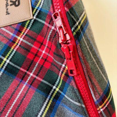 banane-fait-main-rouge-ecossais