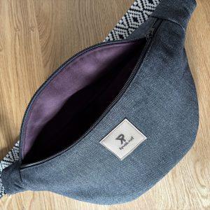 grande banane pour homme ou femme en jeans noir