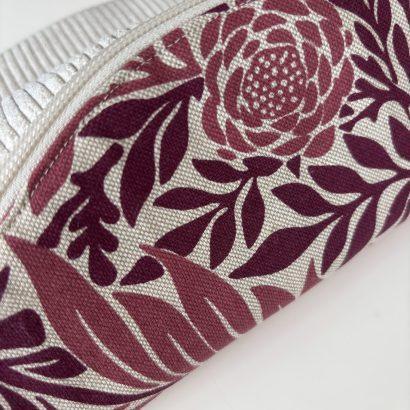 Banane géante en velours et tissus fleuri