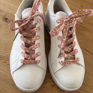 Lacets en tissus fleuris délicats