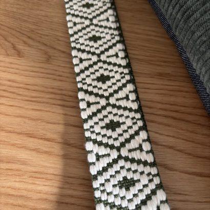 sangle ethniques a motifs sur banane sobre