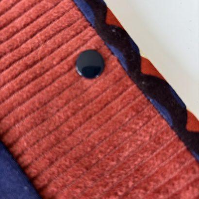 Pochette pour lecteurs avec pression plastique