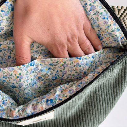 Deux grandes poches pour tout organiser