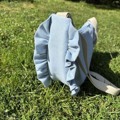 Detail sur les volants en jeans du sac pétale