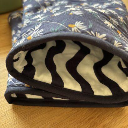 Gants pour le four doublées en coton fleuri bleu