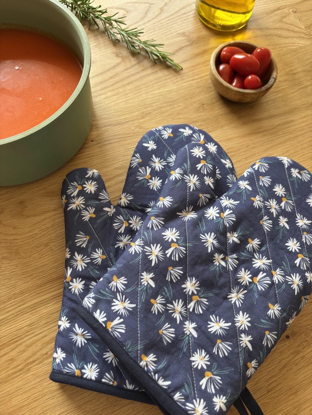 maniques-cuisines-fleurs-bleues Maniques termofuges pour protéger les mains de la chaleur
