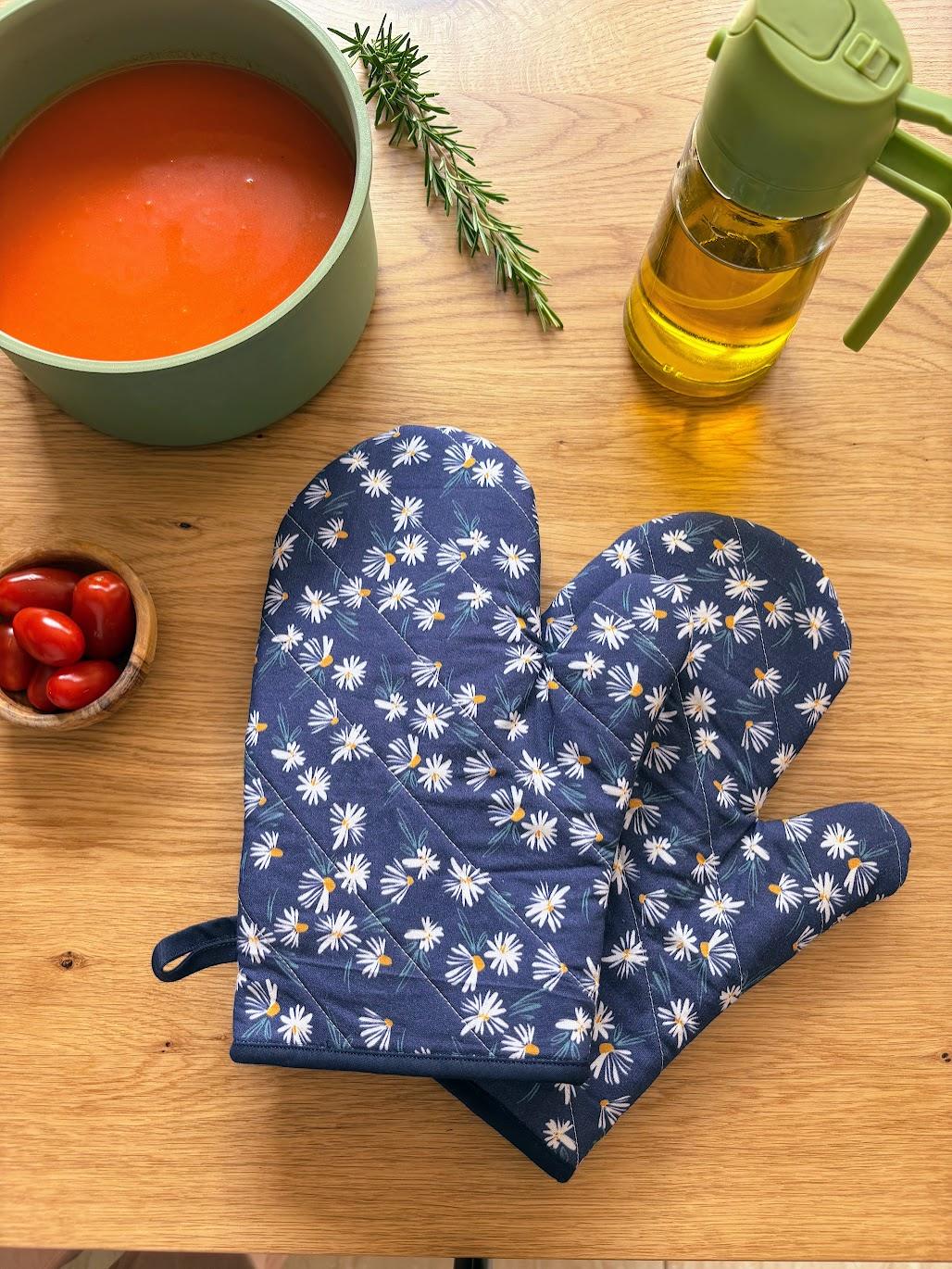 maniques-fleuries-bleues maniques de cuisine bleues cousues mains