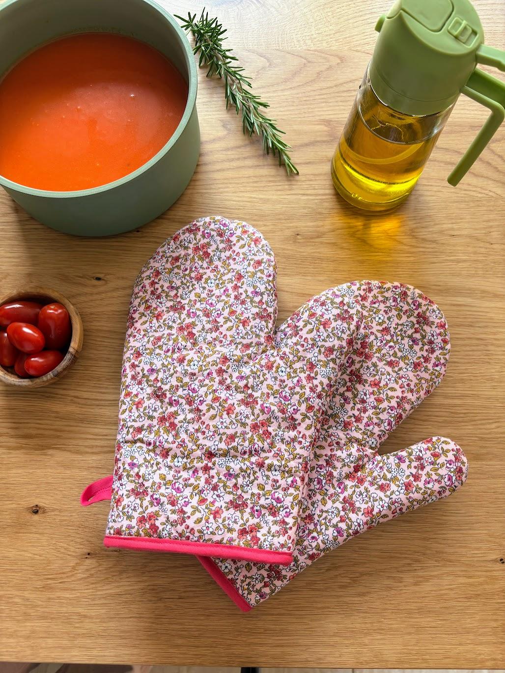 maniques-gants-matelassees-roses-fleuries Gants pour le four en coton matelassé fleuri cousu main