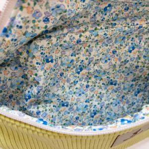 Sac bandoulière vert anis avec doublure fleurie