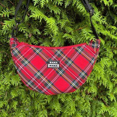 sac demi lune en tartan rouge